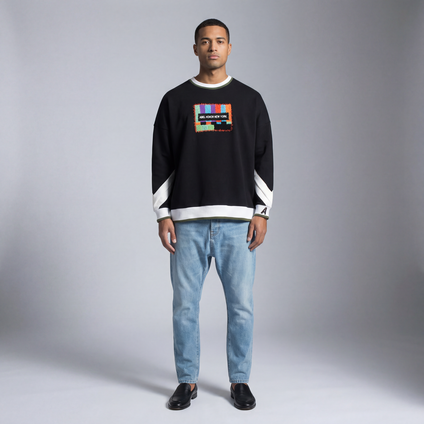 UNISEX SMPTE PATCH CREW NECK SWEATSHIRT - Borrow