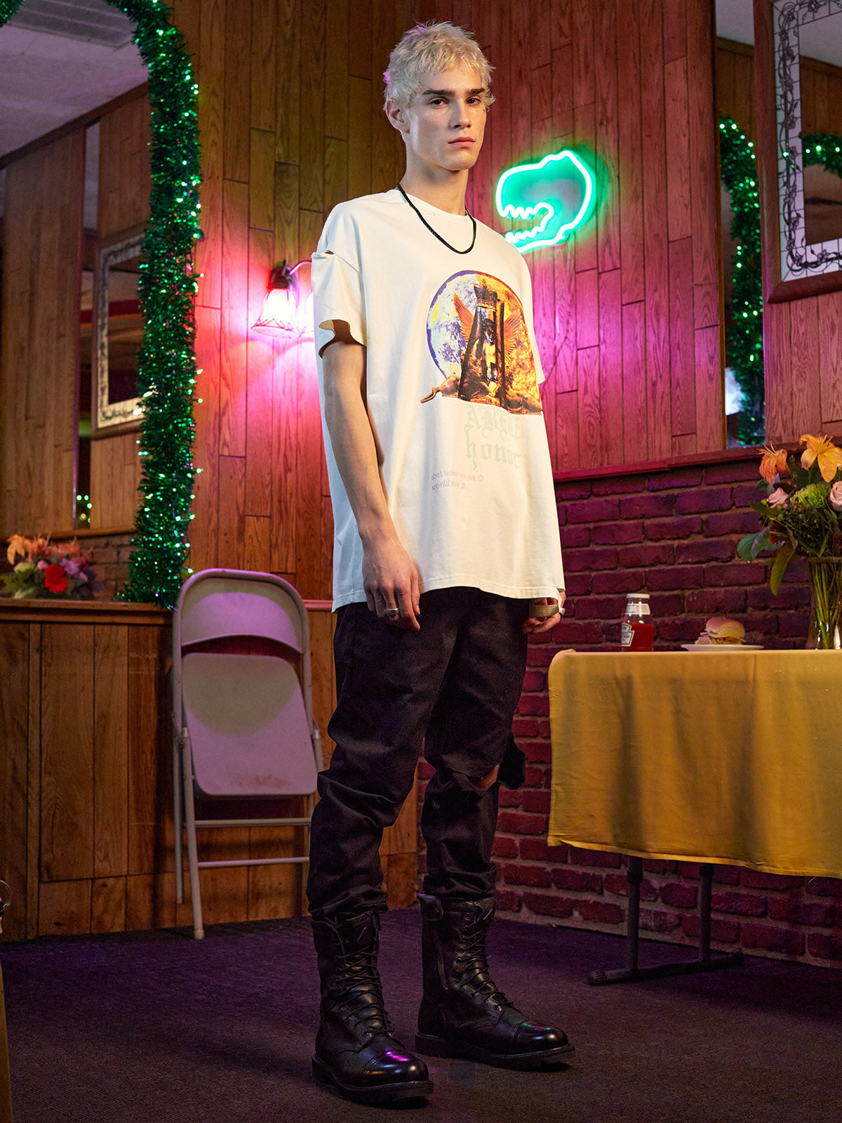 UNISEX RAVEN SHRINE DISTRESSED TEE