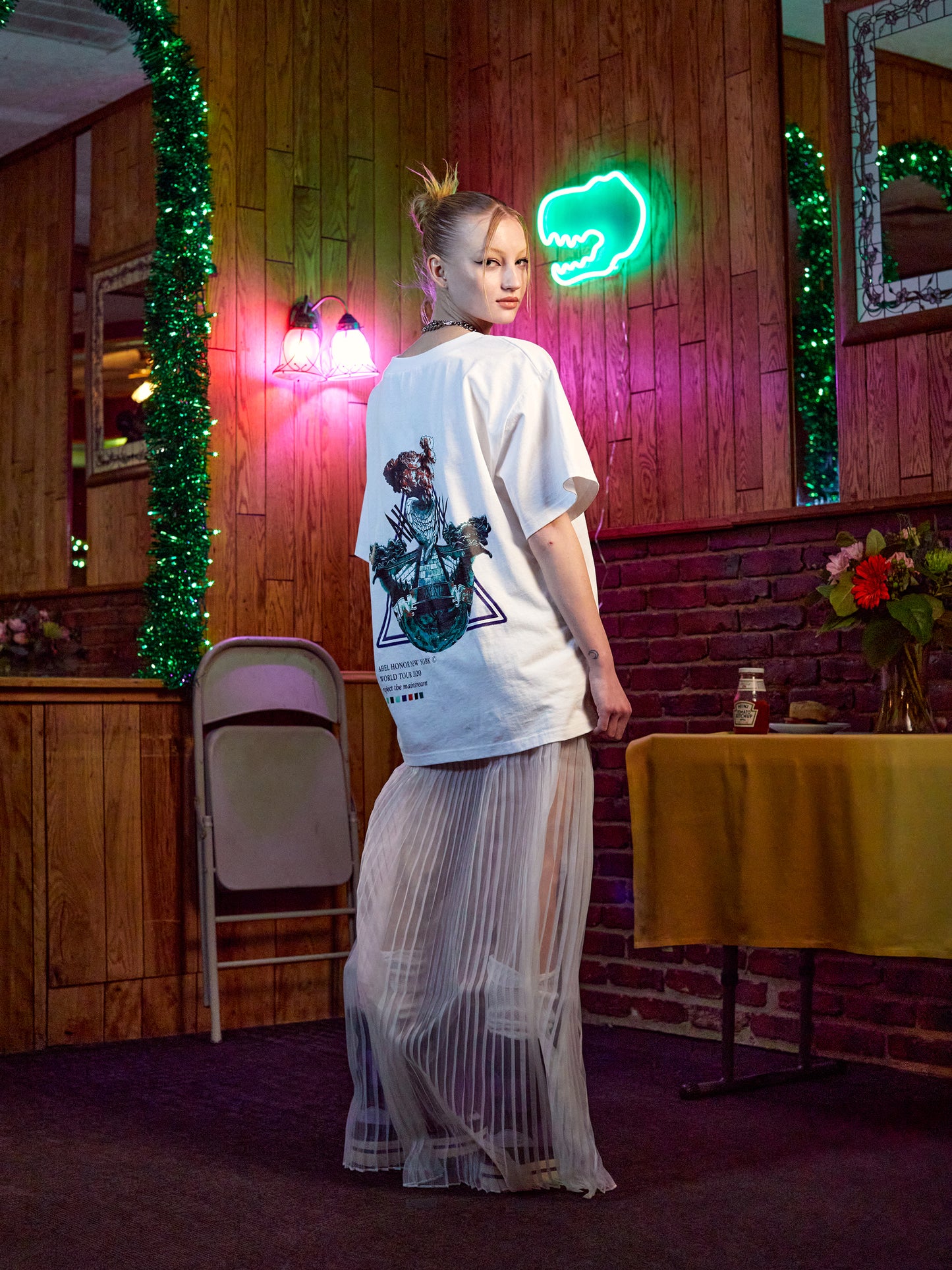 UNISEX CARNATION COIN TEE