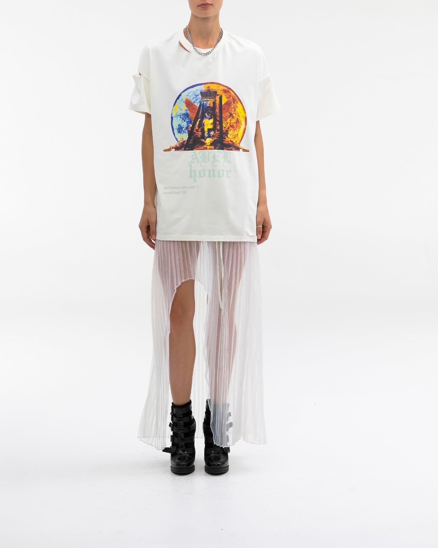 UNISEX RAVEN SHRINE DISTRESSED TEE