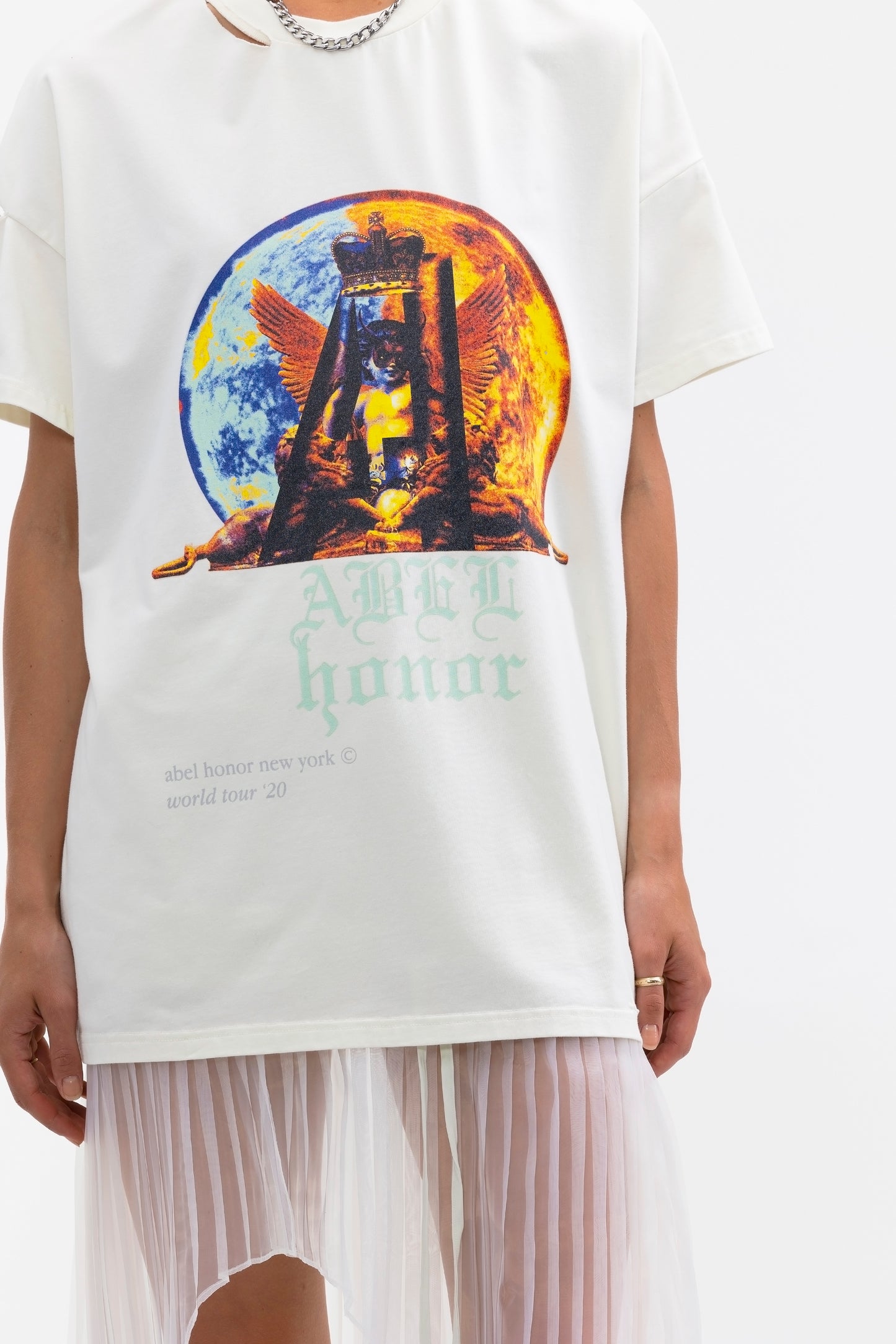 UNISEX RAVEN SHRINE DISTRESSED TEE