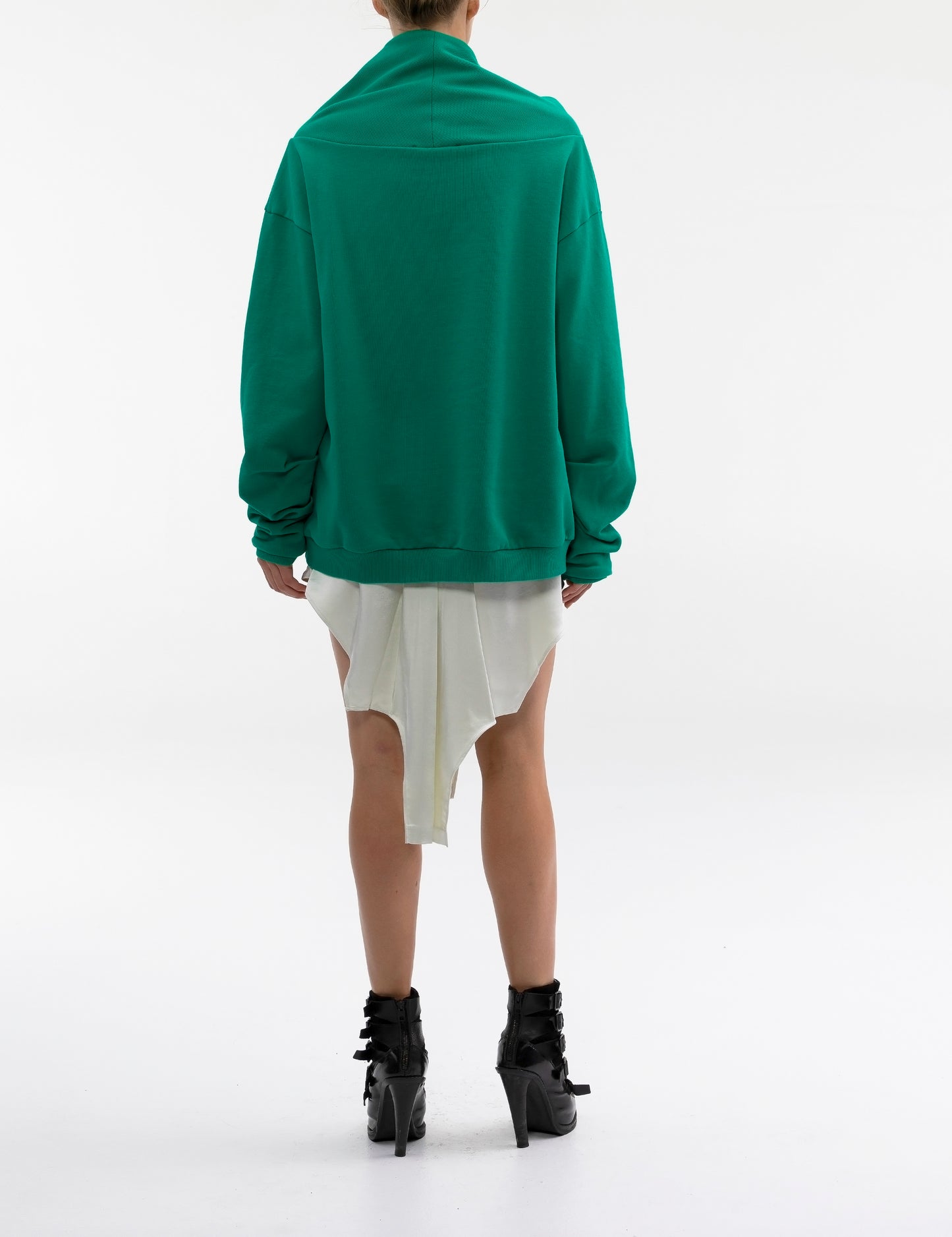UNISEX RAVEN CREST FUNNEL SWEATSHIRT