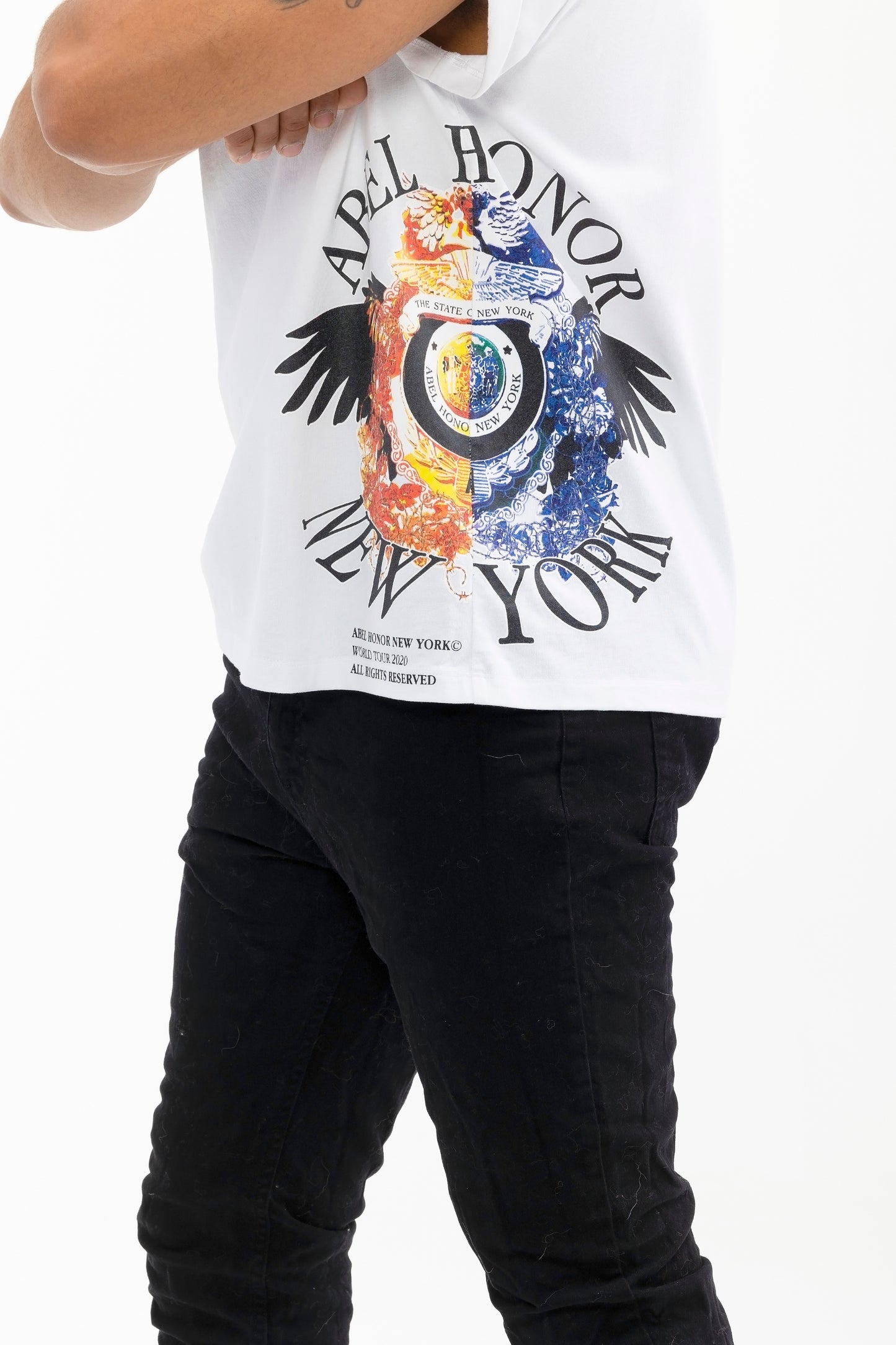 UNISEX RAVEN CREST TEE
