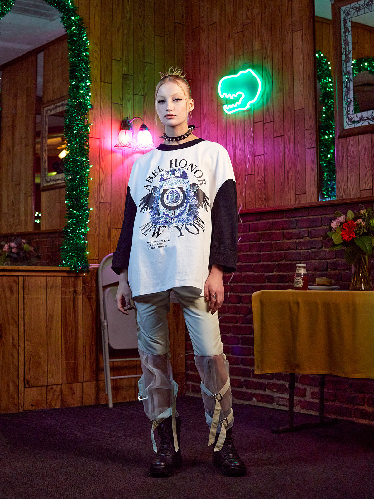 UNISEX RAVEN CREST BASEBALL TEE