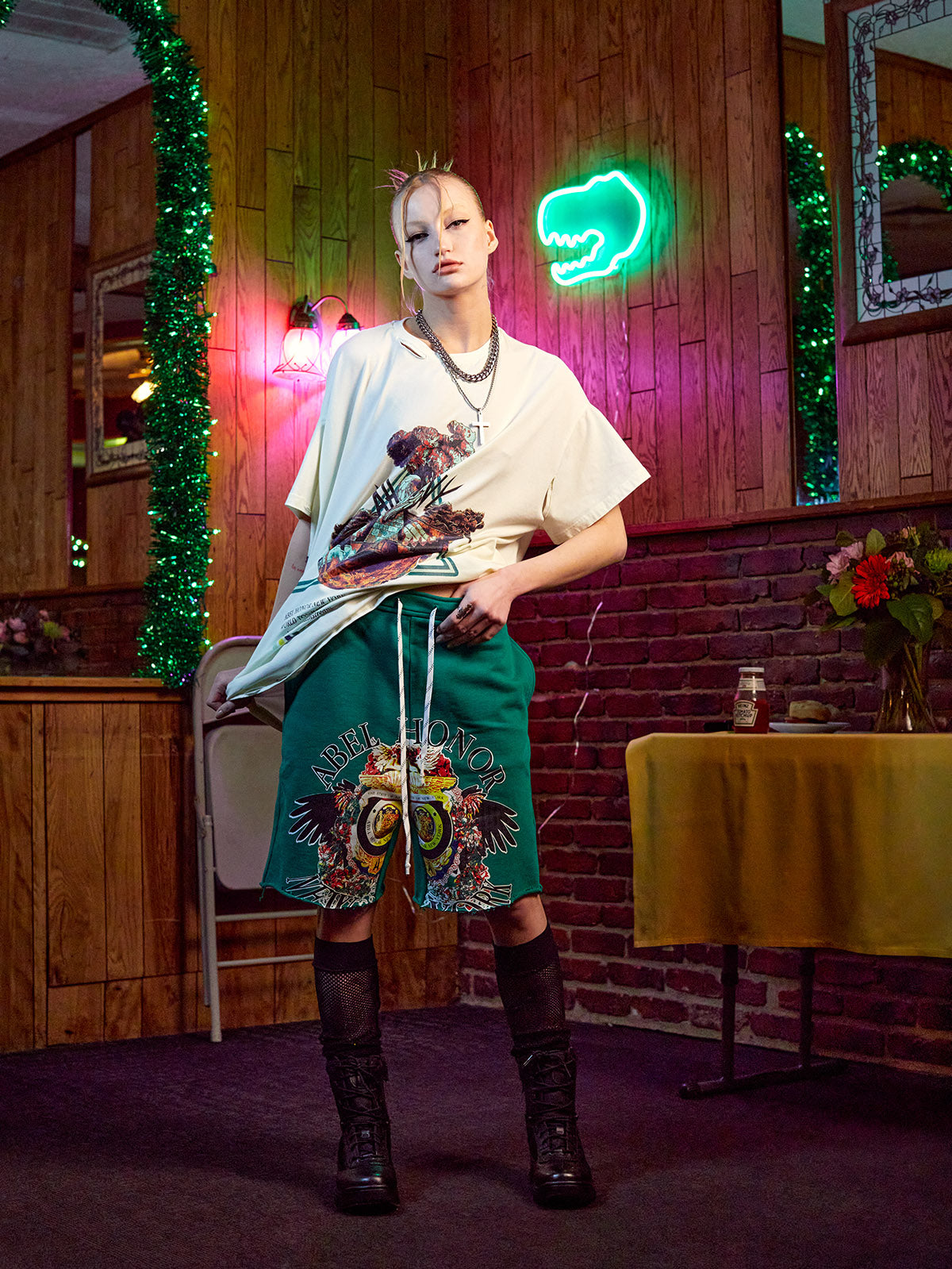 UNISEX RAVEN CREST MESH LINED SHORTS