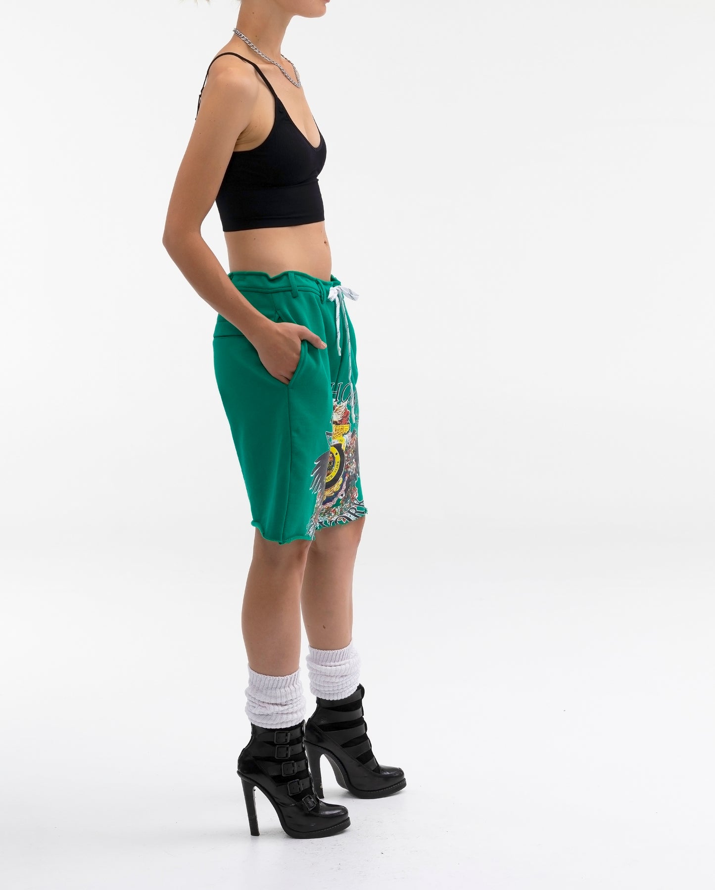 UNISEX RAVEN CREST MESH LINED SHORTS