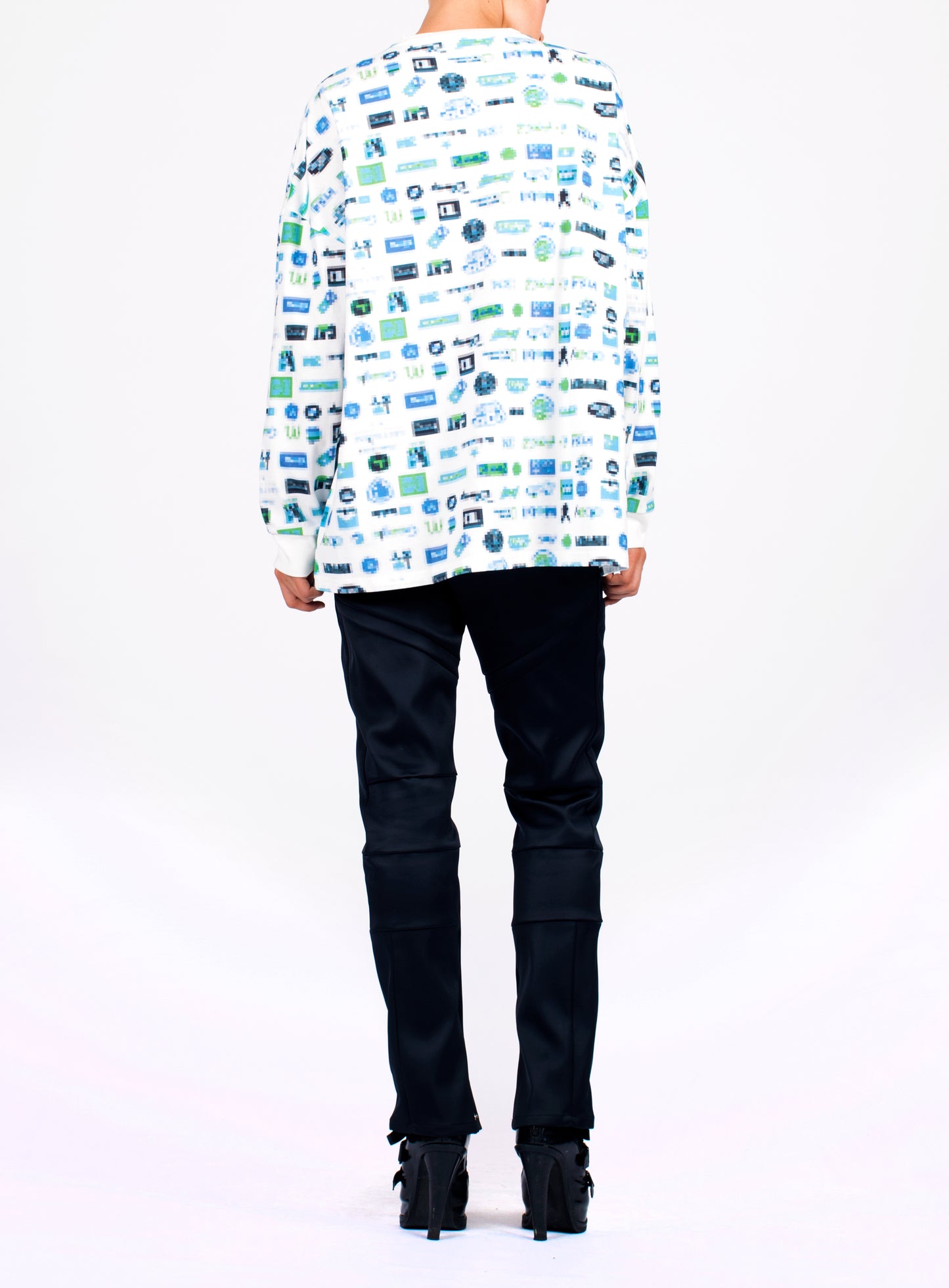 UNISEX LONG SLEEVE PIXEL TEE SHIRT